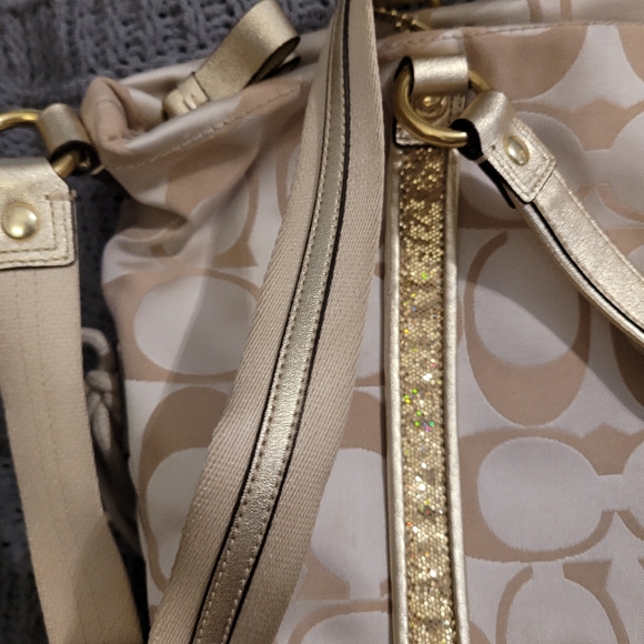 Like New Coach XL Purse with fun design! Long shoulder strap and 2 handle straps - Picture 13 of 16
